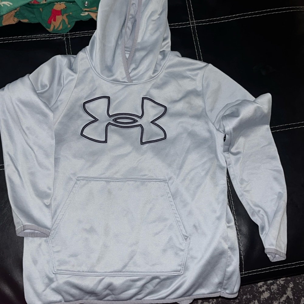 Women’s small Under Armour hoodie. Lightly worn. Too small.